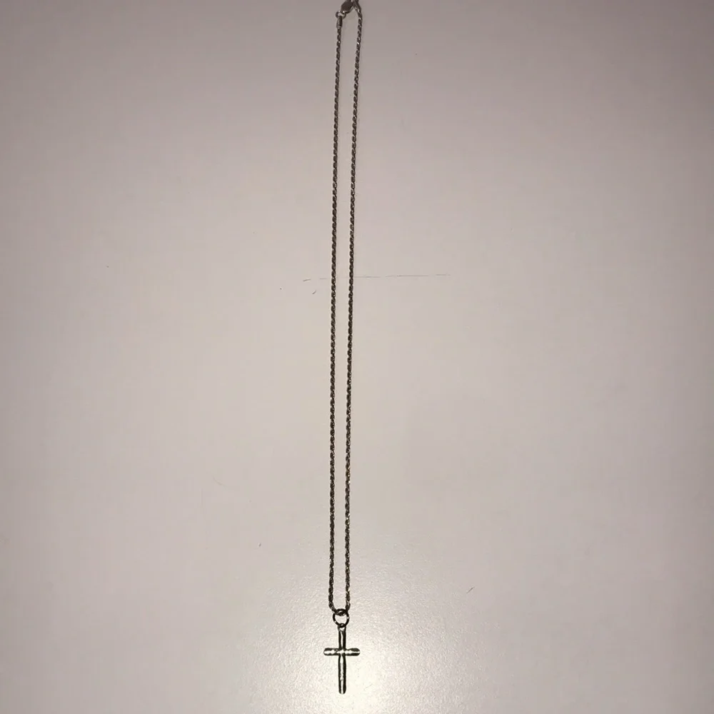 925 Sterling Silver Chain & Cross - 18 inch Silver Chain - Picture 6 of 7